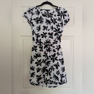 Banana Republic | Size XS | Mini Dress With Open Back | Black, White, Blue